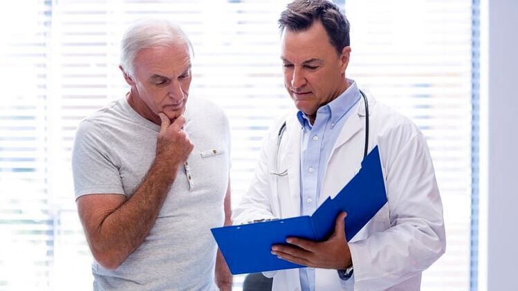 Doctor prescribes treatment for prostatitis