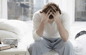 How does male prostatitis manifest